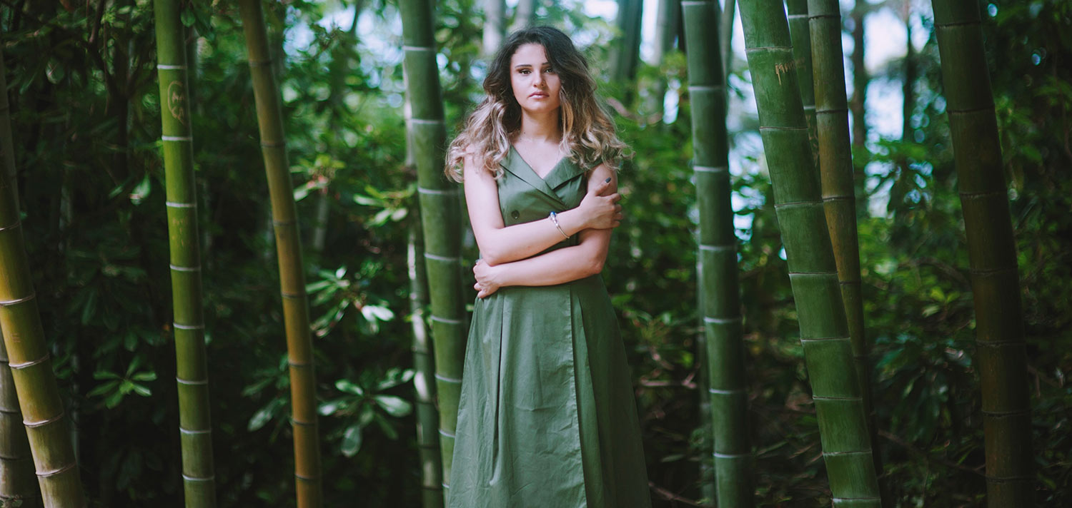 The best makeup for a green dress – divain UK
