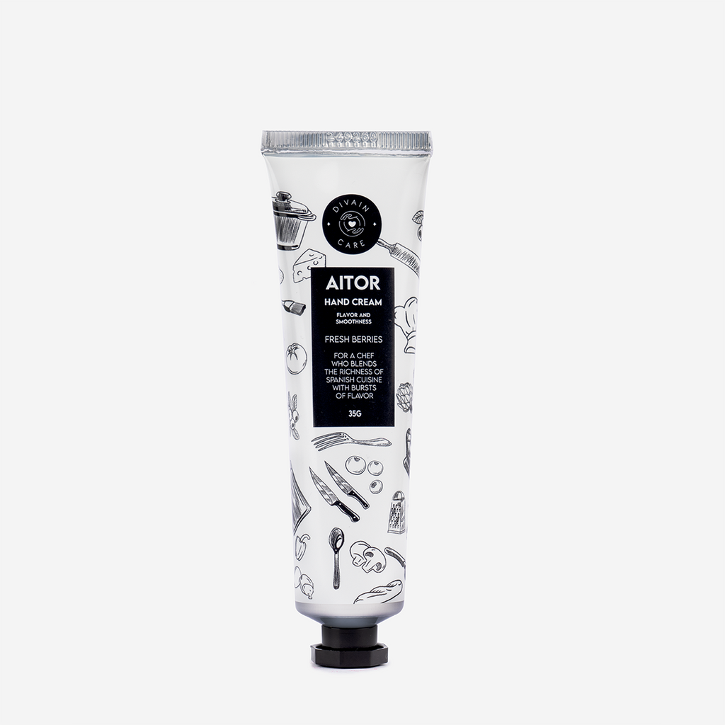 Divain Care 35g jar of moisturizing hand cream with a forest fruit scent

