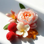 Peony, amber and lychee representing the olfactory notes of the perfume.