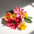 Peony, rose, vetiver and musk representing the olfactory notes of the perfume.