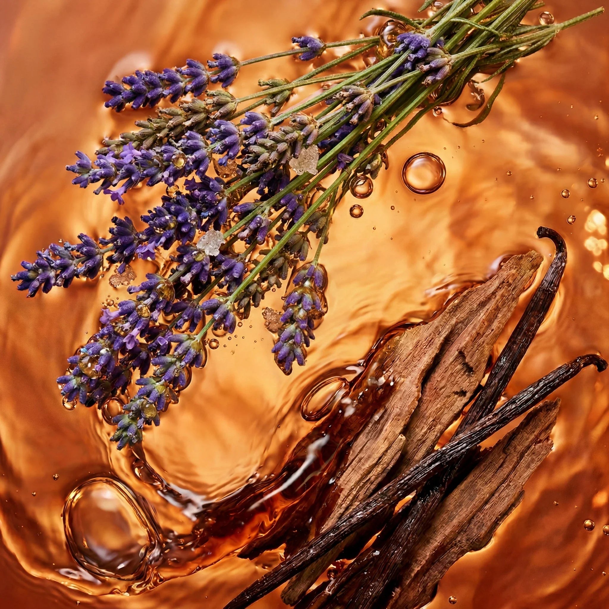divain.1319 smell like Cherry, mandarin and bergamot, Lavender and woody spices, Vanilla, amber wood and chestnut