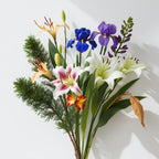 Iris, lily and tobacco flower representing the olfactory notes of the perfume.