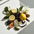 Lemon, blackcurrants and moss represent the olfactory notes of the perfume.