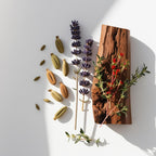 Red thyme, lavender and wood representing the olfactory notes of the perfume.