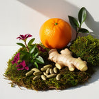 Mandarin, ginger, bergamot and moss representing the olfactory notes of the perfume.