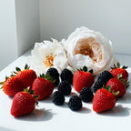 Strawberry, blackberry and rose representing the olfactory notes of the perfume.