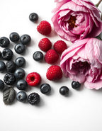 Egyptian jasmine, raspberries, blackberries and blackcurrants represent the olfactory notes of the perfume.