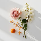 Bulgarian rose, jasmine and orange blossom represent the olfactory notes of the perfume.