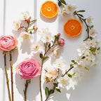 Gardenia, mandarin and jasmine representing the olfactory notes of the perfume.