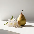Musk and pear representing the olfactory notes of the perfume.