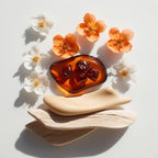 Orange blossom, wood and amber representing the olfactory notes of the perfume.