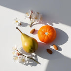 Pear, bergamot and jasmine representing the olfactory notes of the perfume.