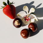 Strawberry, chestnuts and orchid representing the olfactory notes of the perfume.