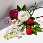Geranium, peony and raspberry representing the olfactory notes of the perfume.