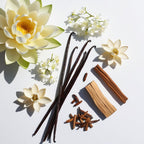 Lotus flower, jasmine and vanilla representing the olfactory notes of the perfume.