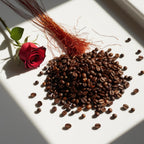 Rose, saffron and coffee beans representing the olfactory notes of the perfume.